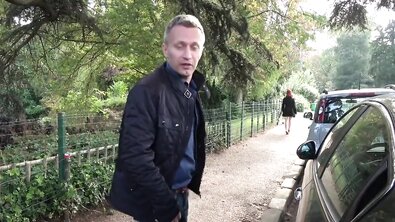 Белокожую рыжеволосую французскую шлюху проебали в два смычка